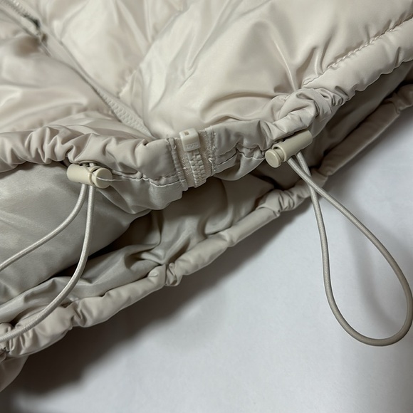 H&M Cream Puffer Jacket (size XS) - Picture 2 of 5